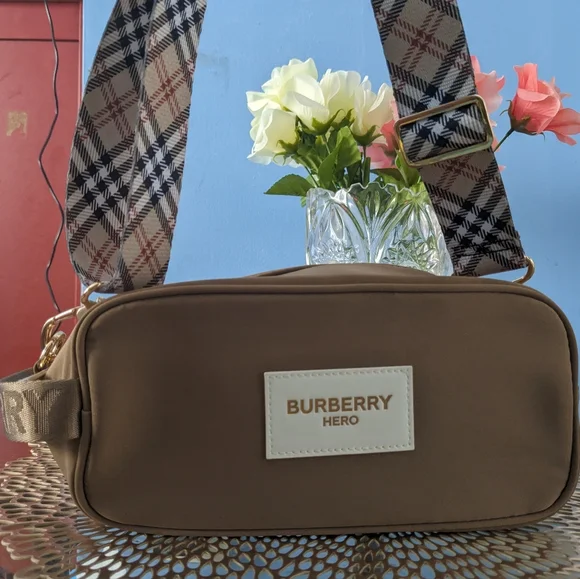 Burberry - Picture 10 of 10